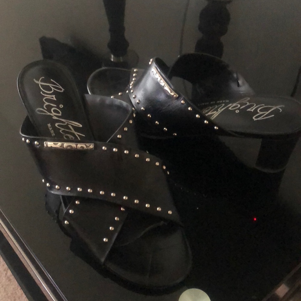 Brighton Cute black cocktail sandals .